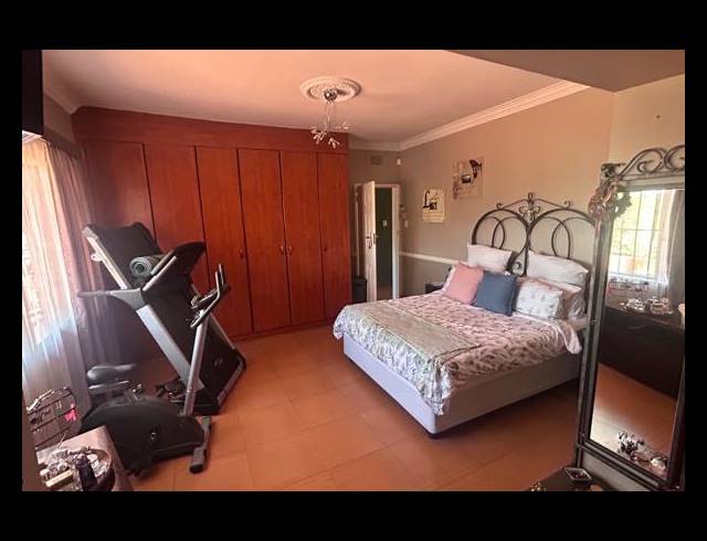 3 BEDROOM FREEHOLD FOR SALE IN LINMEYER